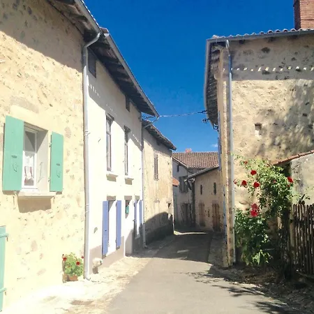 3 St Pierre * Availles-Limouzine